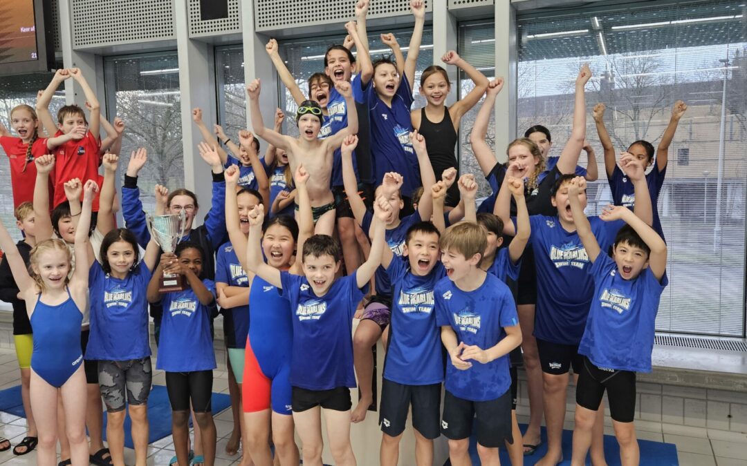 Minioren juigen na de overwinning